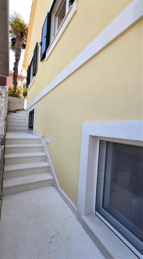 Aria Apartment Sumartin Bagian luar foto