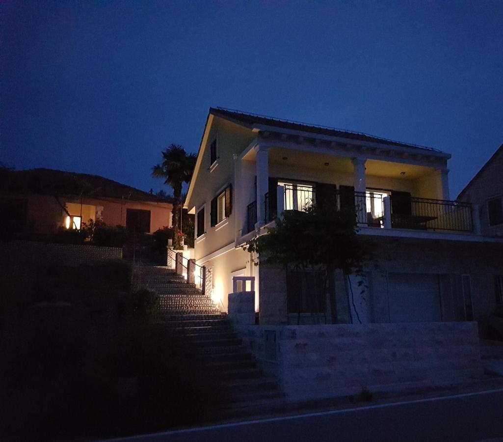 Aria Apartment Sumartin Bagian luar foto