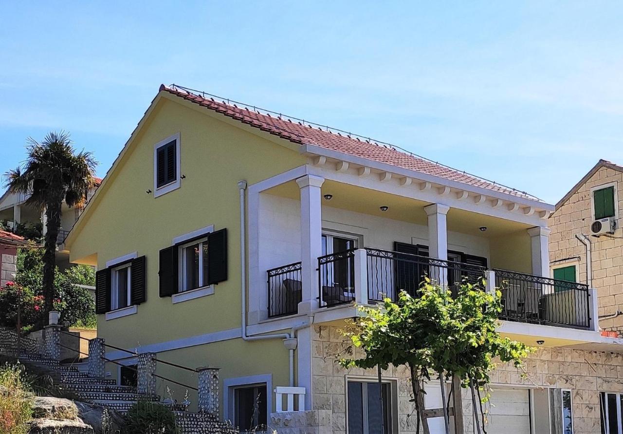 Aria Apartment Sumartin Bagian luar foto